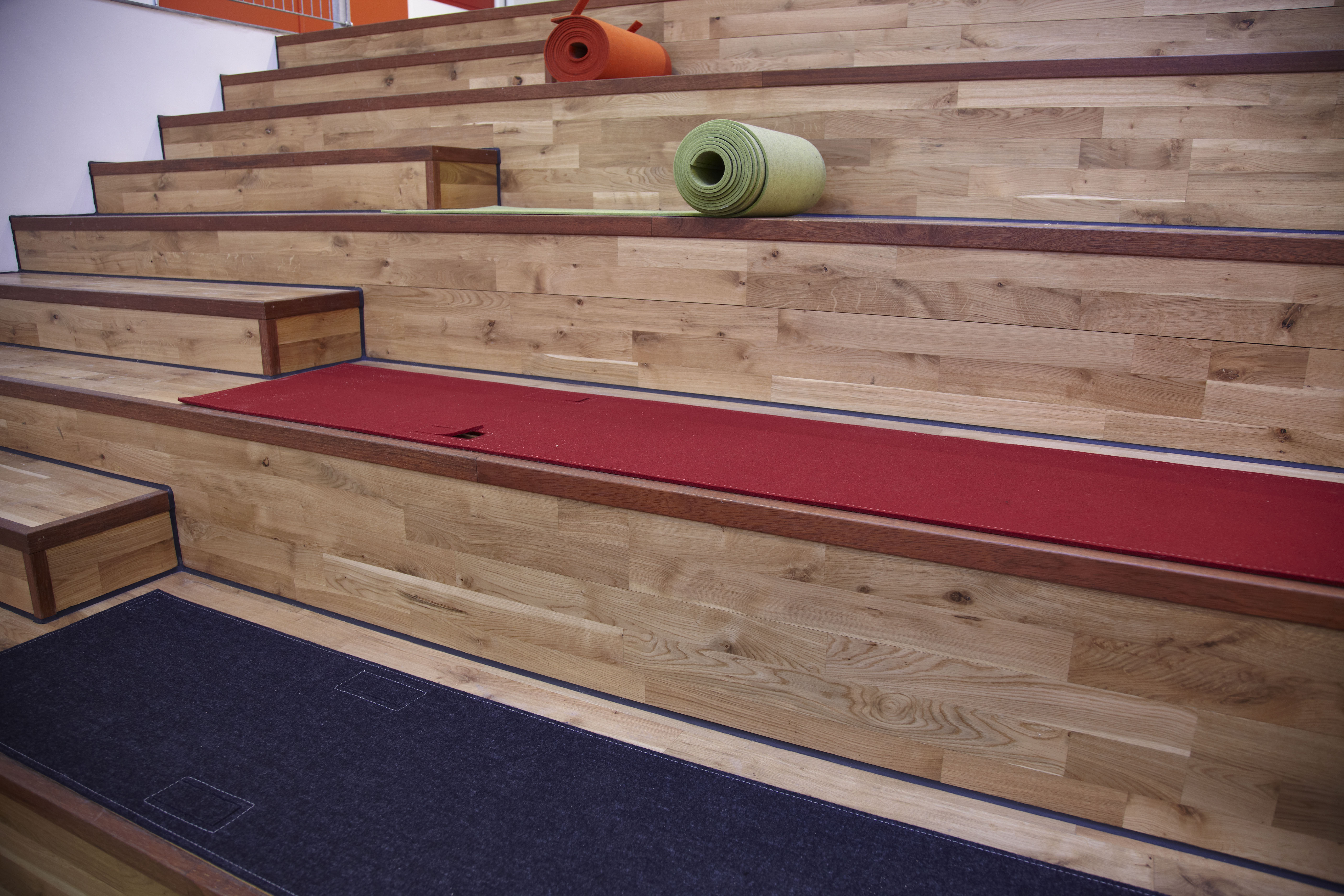 Filt sæde udrullet på trappe